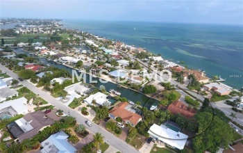664 KEY ROYALE DRIVE, HOLMES BEACH, Florida 34217, 3 Bedrooms Bedrooms, 7 Rooms Rooms,3 BathroomsBathrooms,Residential,For sale,KEY ROYALE,A4182609