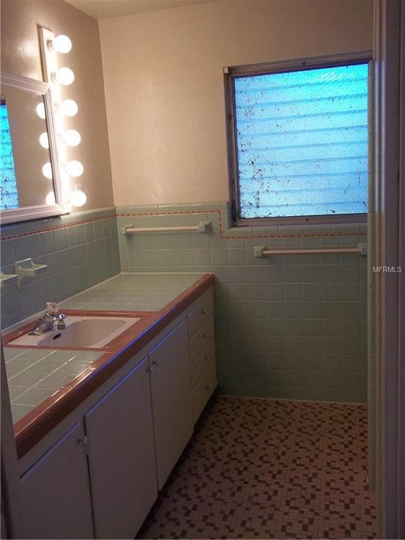 2319 PROCTOR ROAD, SARASOTA, Florida 34231, 3 Bedrooms Bedrooms, 8 Rooms Rooms,2 BathroomsBathrooms,Residential,For sale,PROCTOR,A4201513