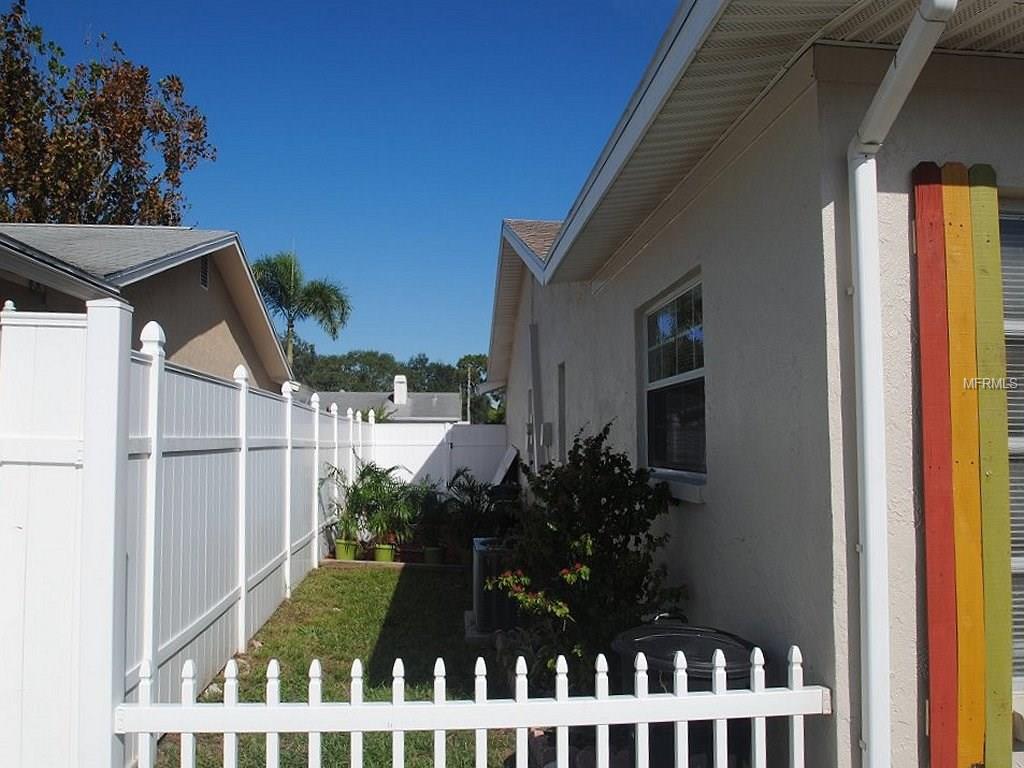 12312 89TH TERRACE, SEMINOLE, Florida 33772, 4 Bedrooms Bedrooms, 8 Rooms Rooms,2 BathroomsBathrooms,Residential,For sale,89TH,W7635644