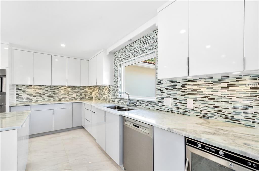 408 RAINTREE COURT, WINTER PARK, Florida 32789, 4 Bedrooms Bedrooms, 6 Rooms Rooms,3 BathroomsBathrooms,Residential,For sale,RAINTREE,O5524731