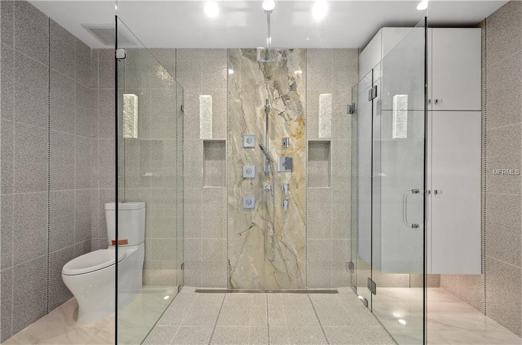 408 RAINTREE COURT, WINTER PARK, Florida 32789, 4 Bedrooms Bedrooms, 6 Rooms Rooms,3 BathroomsBathrooms,Residential,For sale,RAINTREE,O5524731