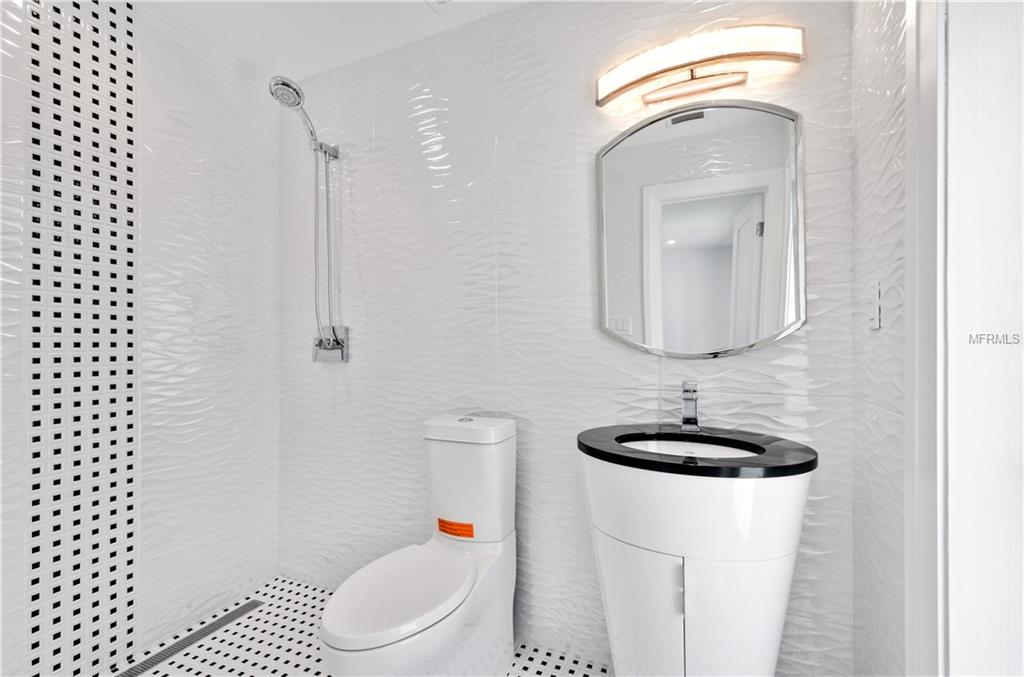 408 RAINTREE COURT, WINTER PARK, Florida 32789, 4 Bedrooms Bedrooms, 6 Rooms Rooms,3 BathroomsBathrooms,Residential,For sale,RAINTREE,O5524731