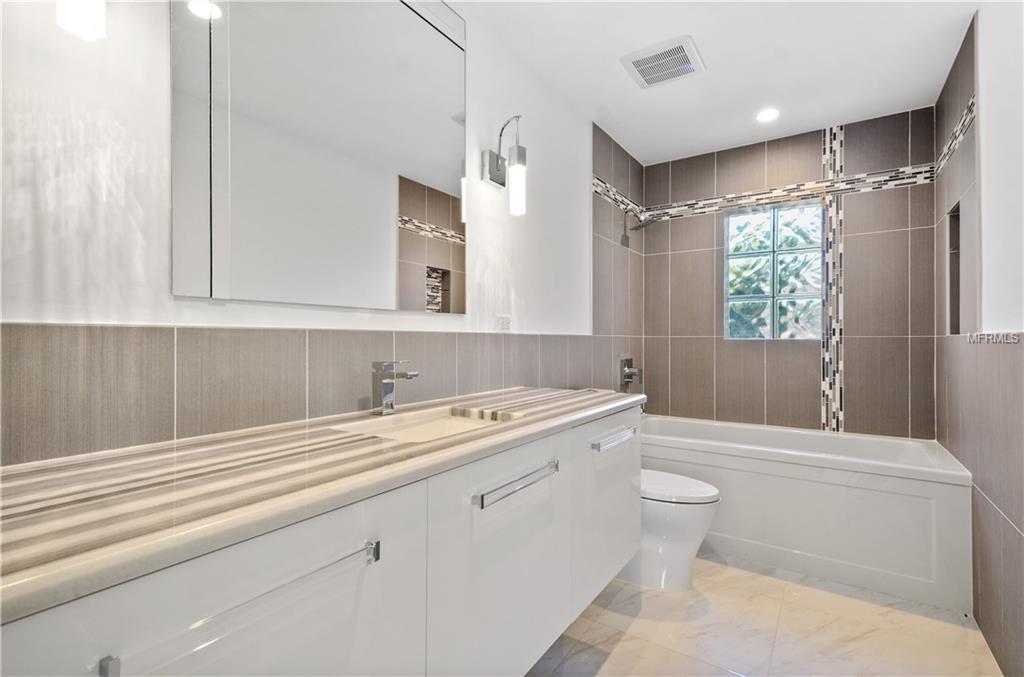 408 RAINTREE COURT, WINTER PARK, Florida 32789, 4 Bedrooms Bedrooms, 6 Rooms Rooms,3 BathroomsBathrooms,Residential,For sale,RAINTREE,O5524731