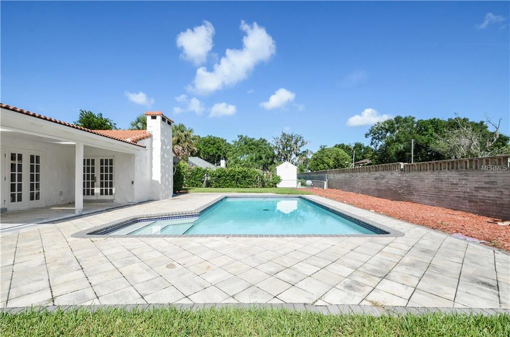 408 RAINTREE COURT, WINTER PARK, Florida 32789, 4 Bedrooms Bedrooms, 6 Rooms Rooms,3 BathroomsBathrooms,Residential,For sale,RAINTREE,O5524731