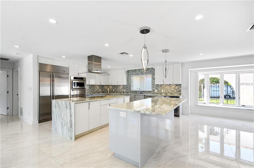 408 RAINTREE COURT, WINTER PARK, Florida 32789, 4 Bedrooms Bedrooms, 6 Rooms Rooms,3 BathroomsBathrooms,Residential,For sale,RAINTREE,O5524731