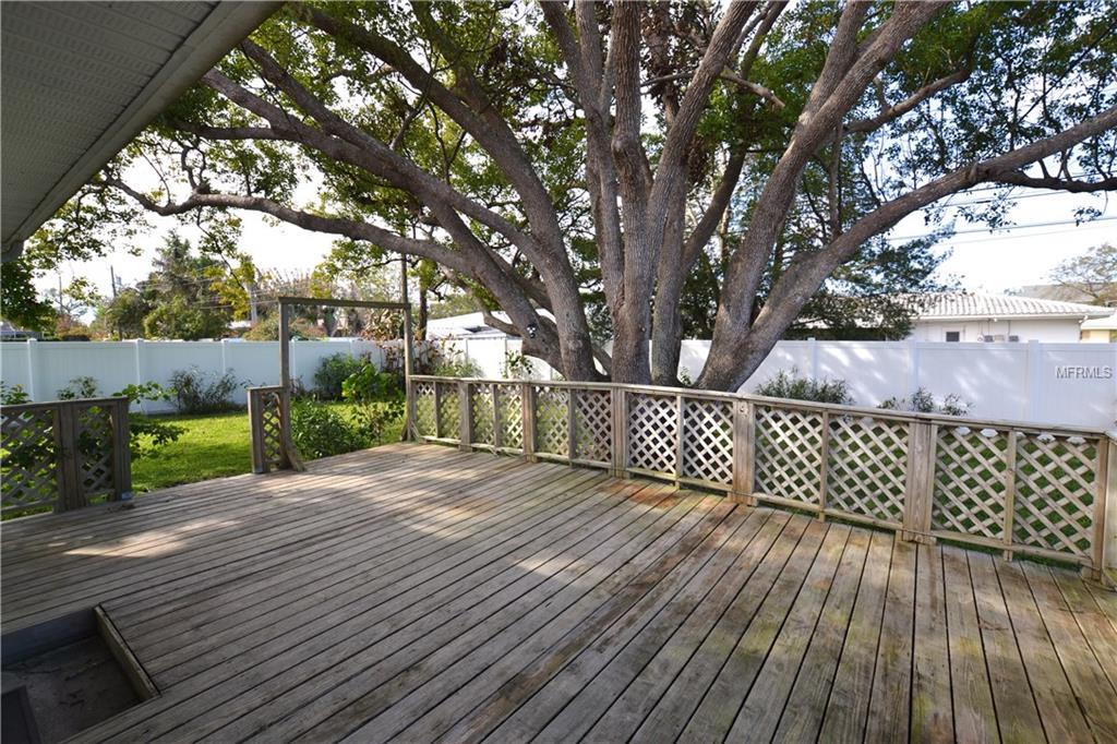 12694 138TH LANE, LARGO, Florida 33774, 2 Bedrooms Bedrooms, 5 Rooms Rooms,2 BathroomsBathrooms,Residential,For sale,138TH,U7845958