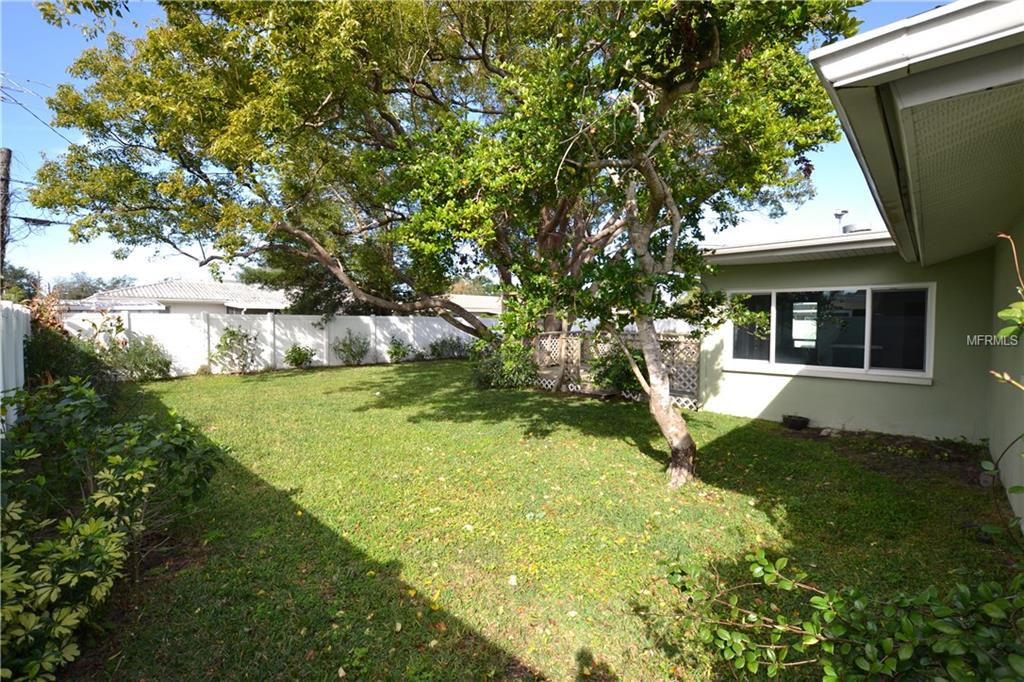 12694 138TH LANE, LARGO, Florida 33774, 2 Bedrooms Bedrooms, 5 Rooms Rooms,2 BathroomsBathrooms,Residential,For sale,138TH,U7845958