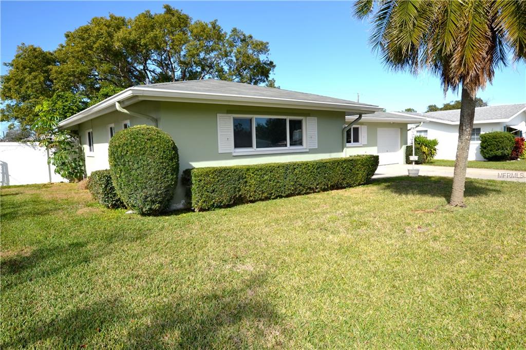12694 138TH LANE, LARGO, Florida 33774, 2 Bedrooms Bedrooms, 5 Rooms Rooms,2 BathroomsBathrooms,Residential,For sale,138TH,U7845958
