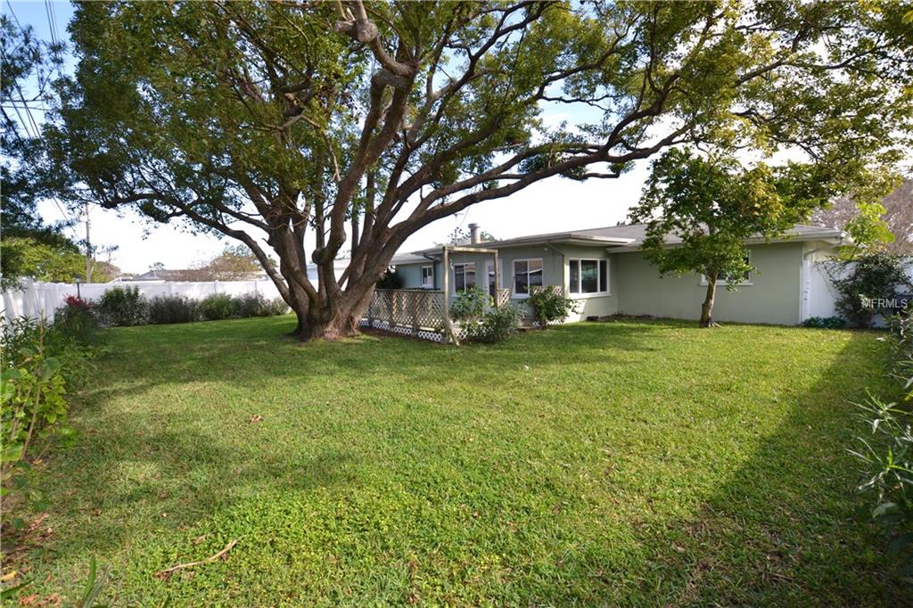 12694 138TH LANE, LARGO, Florida 33774, 2 Bedrooms Bedrooms, 5 Rooms Rooms,2 BathroomsBathrooms,Residential,For sale,138TH,U7845958