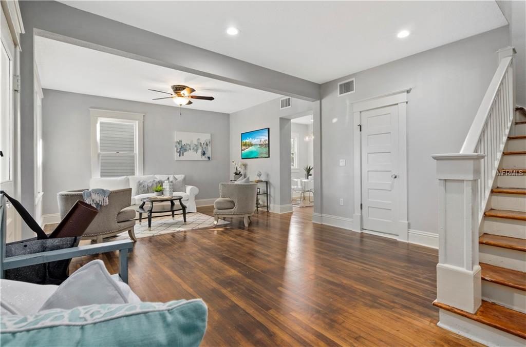 704 S PALMETTO AVENUE, SANFORD, Florida 32771, 3 Bedrooms Bedrooms, 8 Rooms Rooms,3 BathroomsBathrooms,Residential,For sale,PALMETTO,O5561776