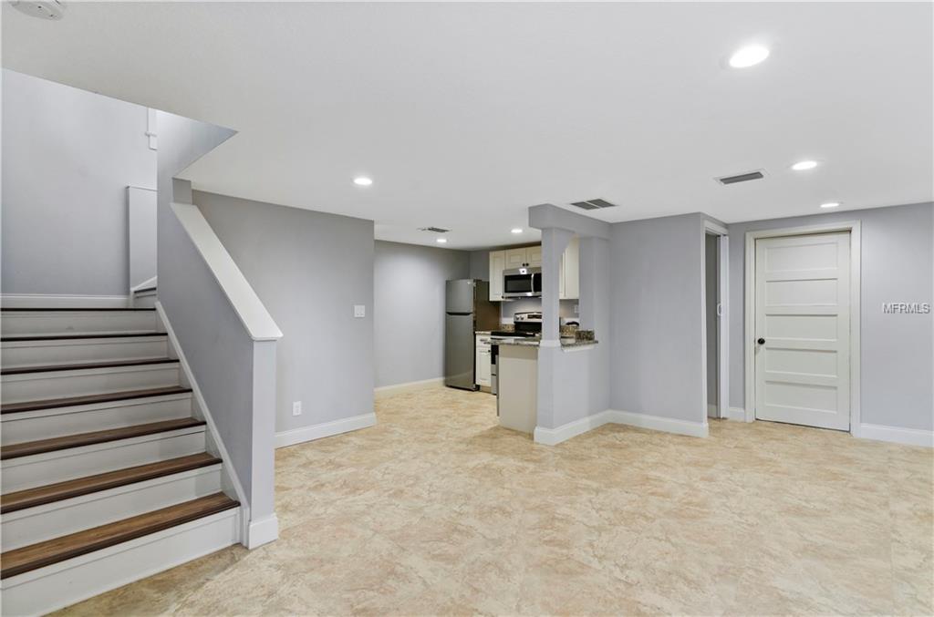 704 S PALMETTO AVENUE, SANFORD, Florida 32771, 3 Bedrooms Bedrooms, 8 Rooms Rooms,3 BathroomsBathrooms,Residential,For sale,PALMETTO,O5561776