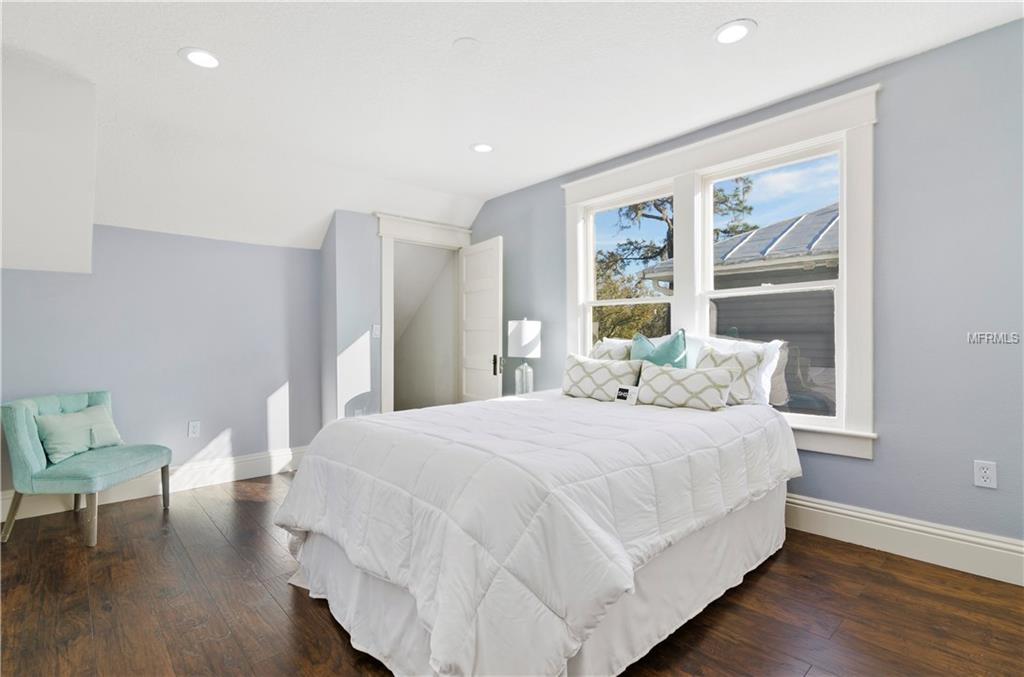 704 S PALMETTO AVENUE, SANFORD, Florida 32771, 3 Bedrooms Bedrooms, 8 Rooms Rooms,3 BathroomsBathrooms,Residential,For sale,PALMETTO,O5561776