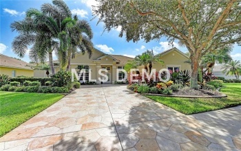 618 SAWGRASS BRIDGE ROAD, VENICE, Florida 34292, 3 Bedrooms Bedrooms, 8 Rooms Rooms,3 BathroomsBathrooms,Residential,For sale,SAWGRASS BRIDGE,A4195740