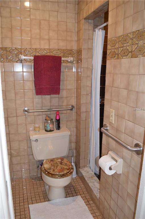 892 LAKE AVENUE, ALTAMONTE SPRINGS, Florida 32701, 3 Bedrooms Bedrooms, 5 Rooms Rooms,3 BathroomsBathrooms,Residential,For sale,LAKE,O5546777