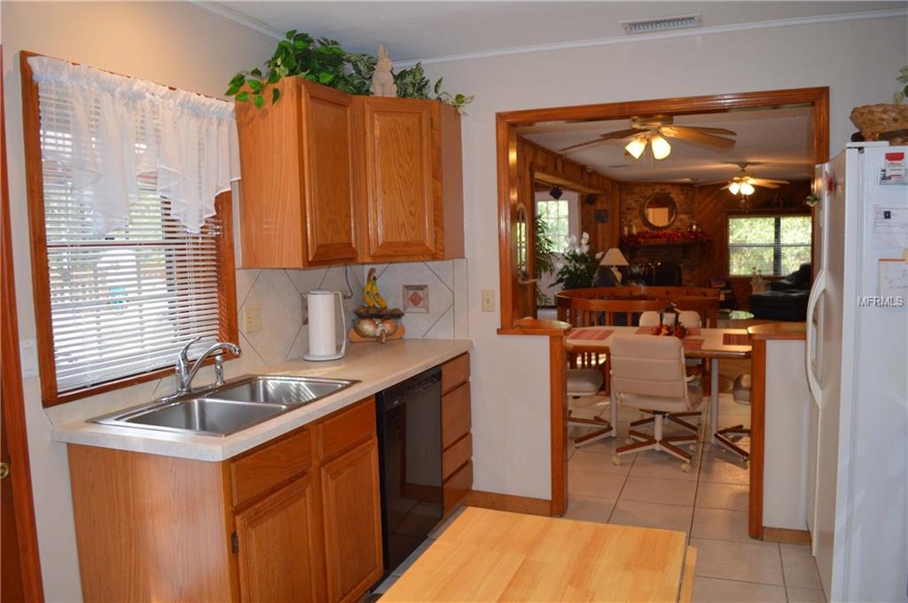 892 LAKE AVENUE, ALTAMONTE SPRINGS, Florida 32701, 3 Bedrooms Bedrooms, 5 Rooms Rooms,3 BathroomsBathrooms,Residential,For sale,LAKE,O5546777