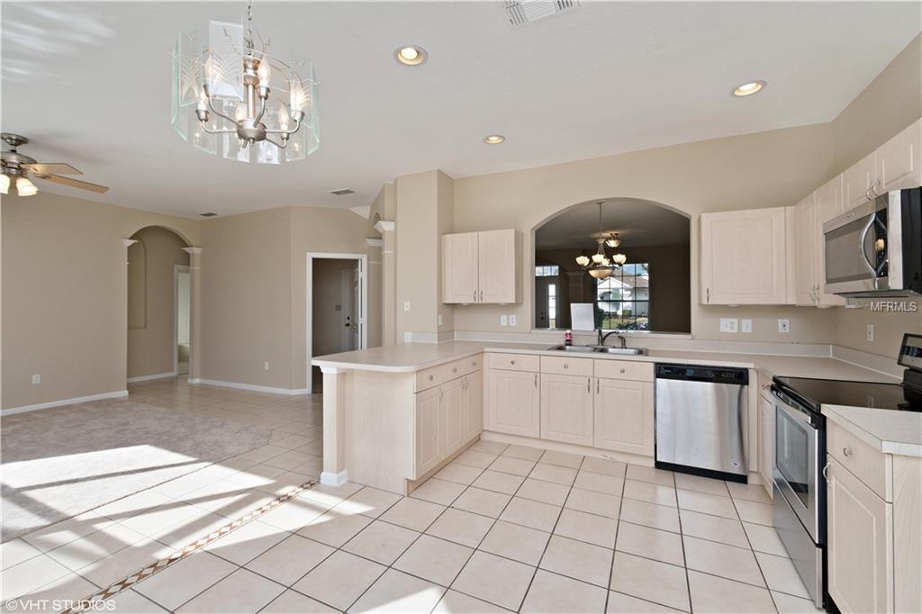 8032 KING PALM CIRCLE, KISSIMMEE, Florida 34747, 6 Bedrooms Bedrooms, 11 Rooms Rooms,4 BathroomsBathrooms,Residential,For sale,KING PALM,G4850438