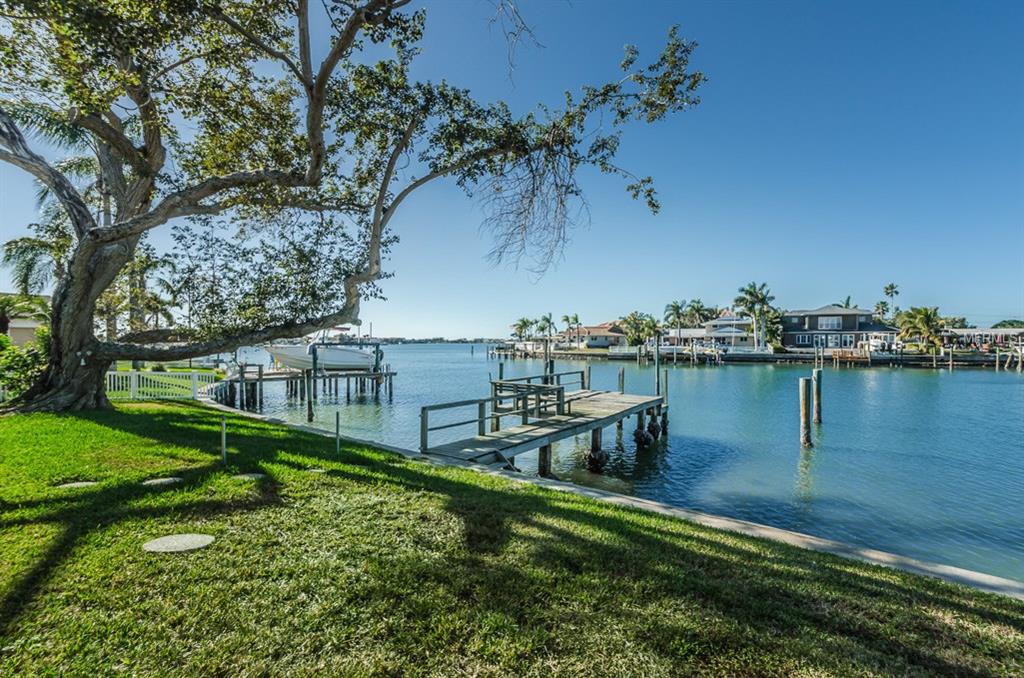 11675 GROVE STREET, SEMINOLE, Florida 33772, 3 Bedrooms Bedrooms, 7 Rooms Rooms,2 BathroomsBathrooms,Residential,For sale,GROVE,U7843699