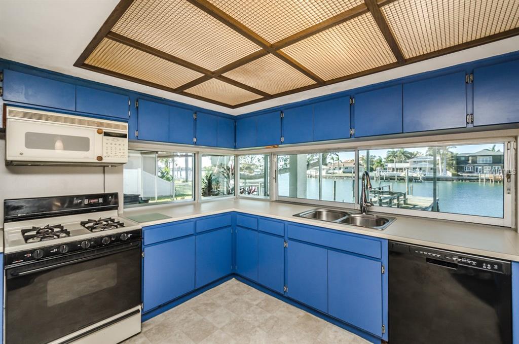 11675 GROVE STREET, SEMINOLE, Florida 33772, 3 Bedrooms Bedrooms, 7 Rooms Rooms,2 BathroomsBathrooms,Residential,For sale,GROVE,U7843699