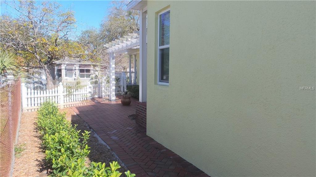 125 NE LINCOLN CIRCLE N, ST PETERSBURG, Florida 33702, 2 Bedrooms Bedrooms, 4 Rooms Rooms,2 BathroomsBathrooms,Residential,For sale,LINCOLN,U7845539