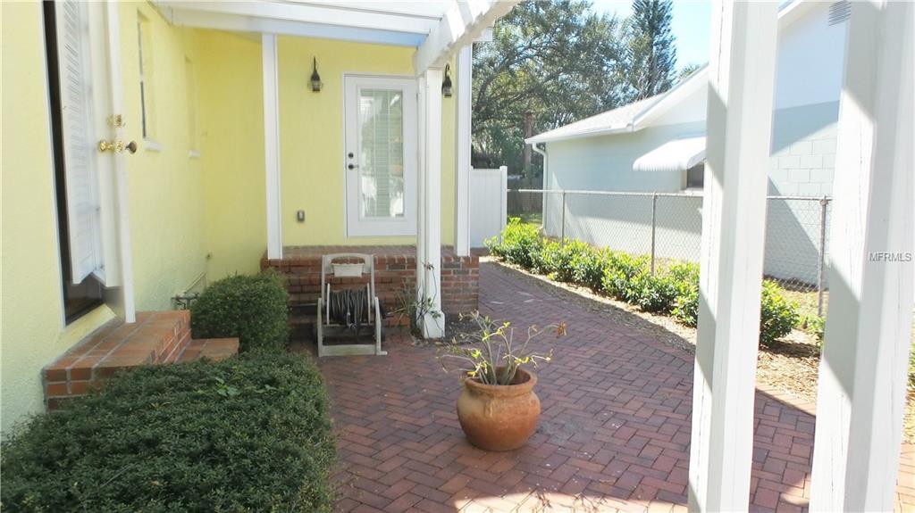 125 NE LINCOLN CIRCLE N, ST PETERSBURG, Florida 33702, 2 Bedrooms Bedrooms, 4 Rooms Rooms,2 BathroomsBathrooms,Residential,For sale,LINCOLN,U7845539