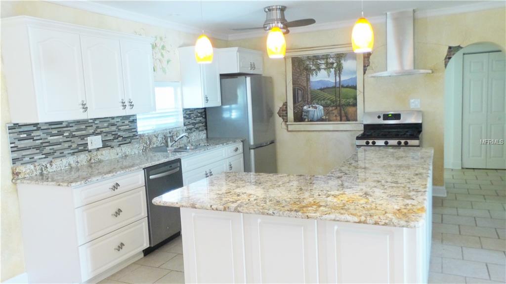 125 NE LINCOLN CIRCLE N, ST PETERSBURG, Florida 33702, 2 Bedrooms Bedrooms, 4 Rooms Rooms,2 BathroomsBathrooms,Residential,For sale,LINCOLN,U7845539