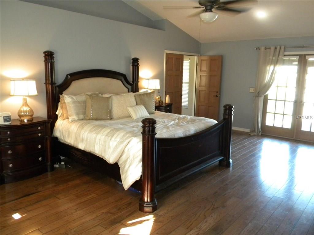 5926 BAYVIEW CIRCLE S, GULFPORT, Florida 33707, 3 Bedrooms Bedrooms, 9 Rooms Rooms,2 BathroomsBathrooms,Residential,For sale,BAYVIEW,U7836587