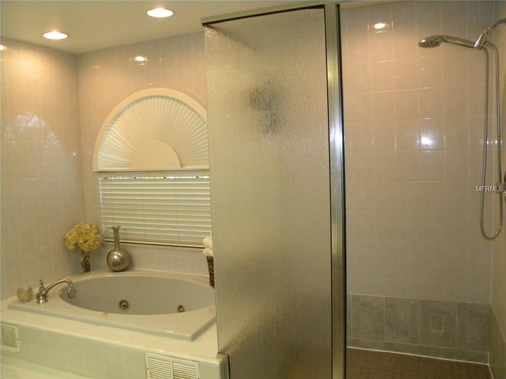 5926 BAYVIEW CIRCLE S, GULFPORT, Florida 33707, 3 Bedrooms Bedrooms, 9 Rooms Rooms,2 BathroomsBathrooms,Residential,For sale,BAYVIEW,U7836587