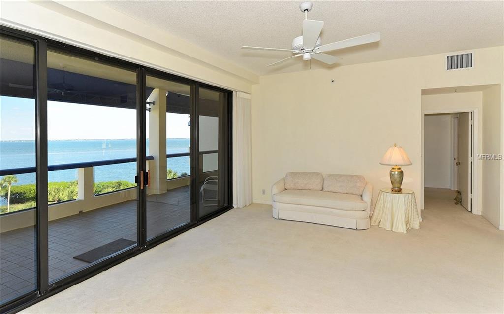 2110 HARBOURSIDE DRIVE, LONGBOAT KEY, Florida 34228, 3 Bedrooms Bedrooms, 8 Rooms Rooms,2 BathroomsBathrooms,Residential,For sale,HARBOURSIDE,A4202777