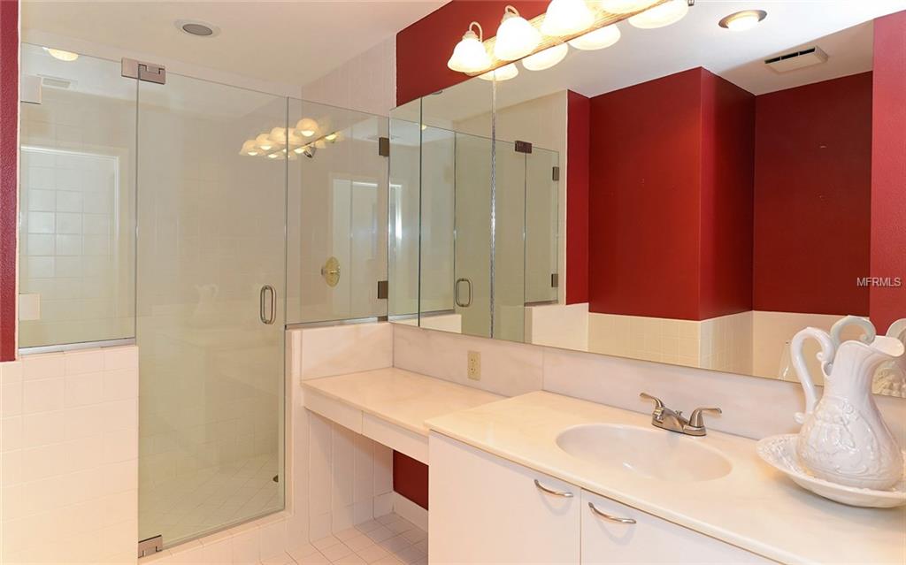 2110 HARBOURSIDE DRIVE, LONGBOAT KEY, Florida 34228, 3 Bedrooms Bedrooms, 8 Rooms Rooms,2 BathroomsBathrooms,Residential,For sale,HARBOURSIDE,A4202777