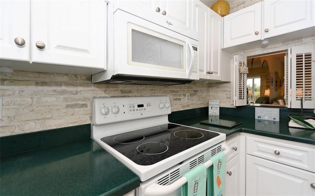 803 AUDUBON DRIVE, BRADENTON, Florida 34209, 2 Bedrooms Bedrooms, 5 Rooms Rooms,2 BathroomsBathrooms,Residential,For sale,AUDUBON,A4209550