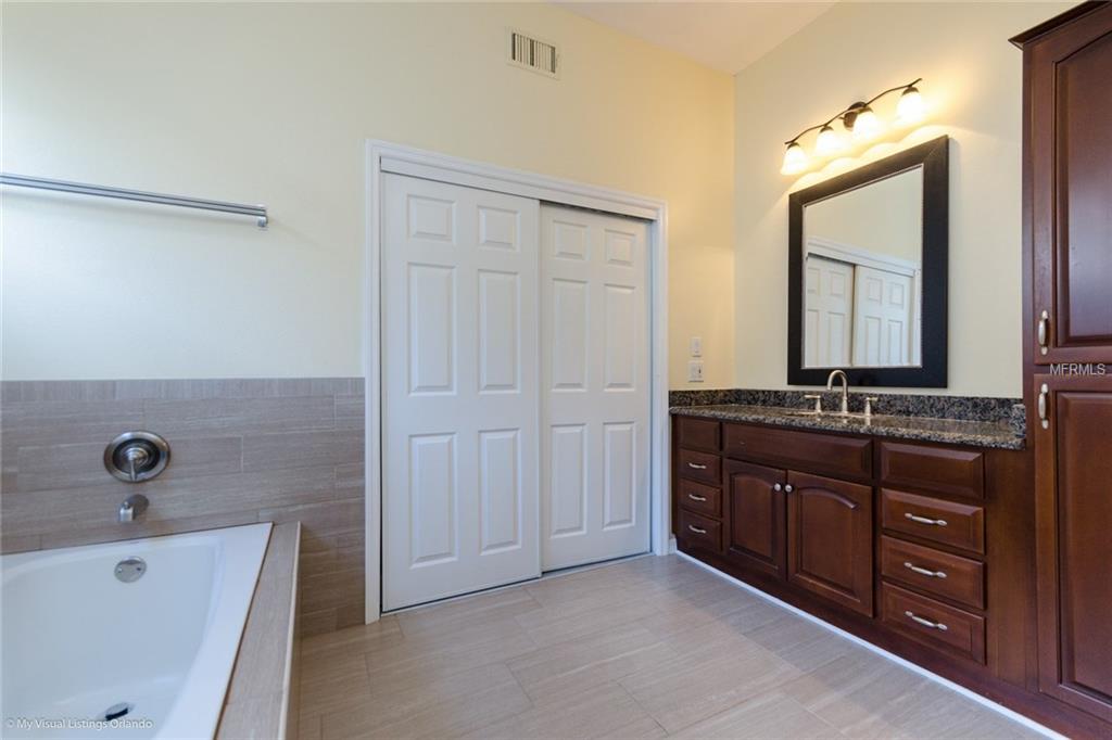 7244 HAWKSNEST BOULEVARD, ORLANDO, Florida 32835, 3 Bedrooms Bedrooms, 6 Rooms Rooms,2 BathroomsBathrooms,Residential,For sale,HAWKSNEST,O5555636