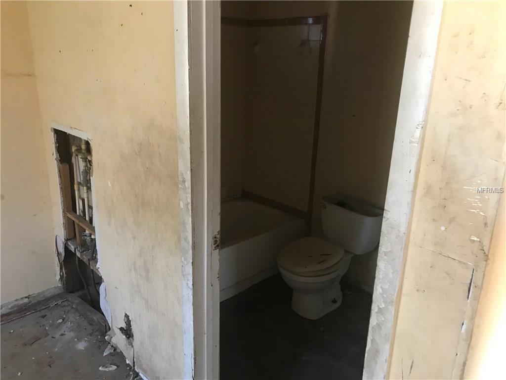 220 FLORIDA AVENUE, DUNDEE, Florida 33838, 5 Bedrooms Bedrooms, 7 Rooms Rooms,2 BathroomsBathrooms,Residential,For sale,FLORIDA,P4718800