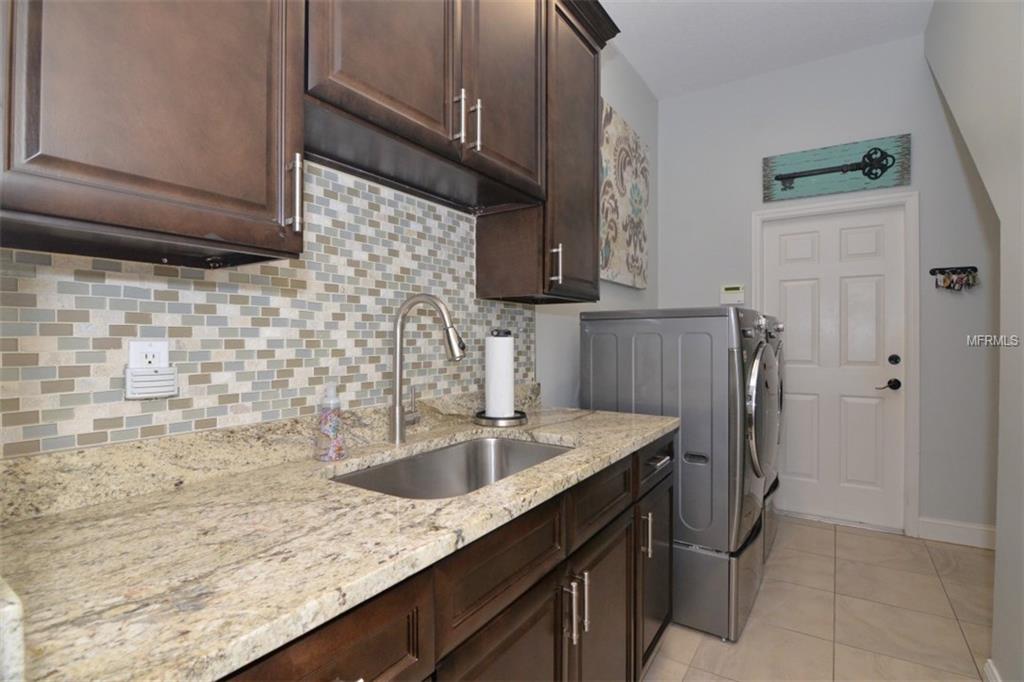 111 BAYTREE COURT, WINTER SPRINGS, Florida 32708, 6 Bedrooms Bedrooms, 11 Rooms Rooms,4 BathroomsBathrooms,Residential,For sale,BAYTREE,O5559293