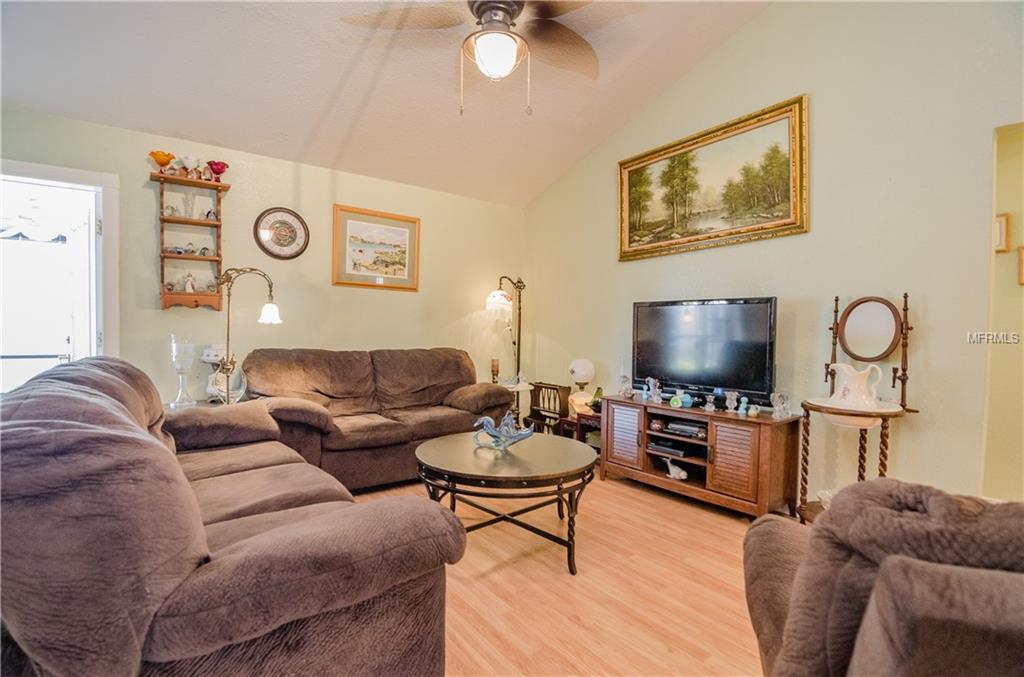 1113 CINNAMON WAY E, LAKELAND, Florida 33801, 3 Bedrooms Bedrooms, 8 Rooms Rooms,2 BathroomsBathrooms,Residential,For sale,CINNAMON,L4725383