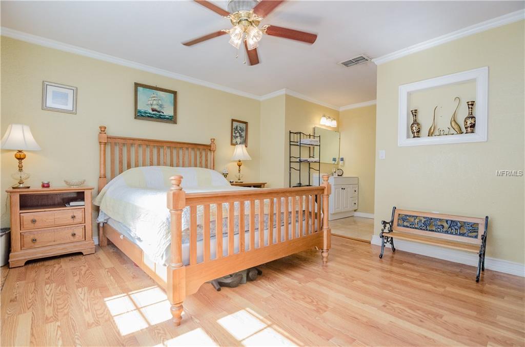 1113 CINNAMON WAY E, LAKELAND, Florida 33801, 3 Bedrooms Bedrooms, 8 Rooms Rooms,2 BathroomsBathrooms,Residential,For sale,CINNAMON,L4725383