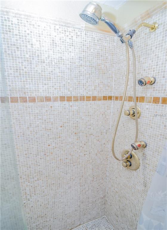 1113 CINNAMON WAY E, LAKELAND, Florida 33801, 3 Bedrooms Bedrooms, 8 Rooms Rooms,2 BathroomsBathrooms,Residential,For sale,CINNAMON,L4725383