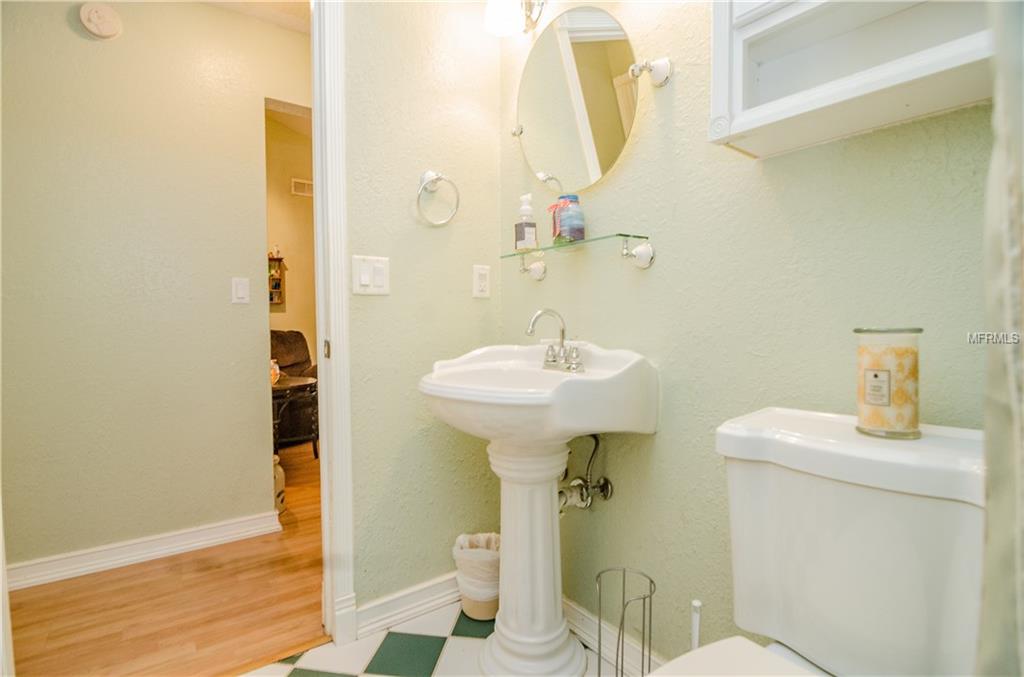 1113 CINNAMON WAY E, LAKELAND, Florida 33801, 3 Bedrooms Bedrooms, 8 Rooms Rooms,2 BathroomsBathrooms,Residential,For sale,CINNAMON,L4725383