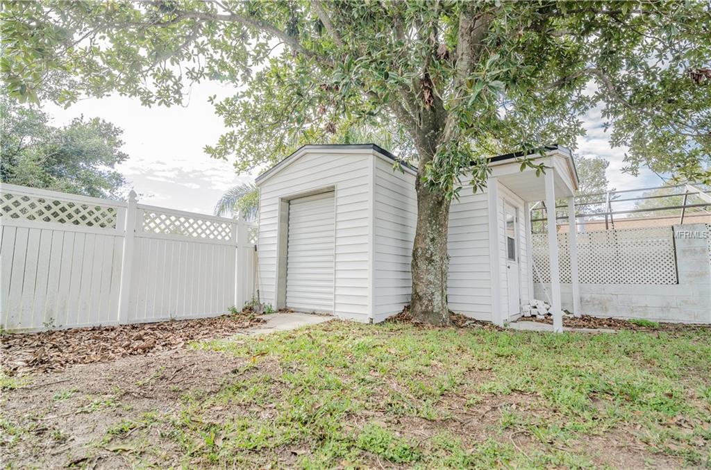 1113 CINNAMON WAY E, LAKELAND, Florida 33801, 3 Bedrooms Bedrooms, 8 Rooms Rooms,2 BathroomsBathrooms,Residential,For sale,CINNAMON,L4725383