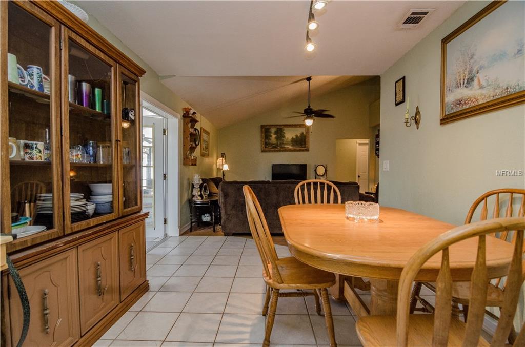 1113 CINNAMON WAY E, LAKELAND, Florida 33801, 3 Bedrooms Bedrooms, 8 Rooms Rooms,2 BathroomsBathrooms,Residential,For sale,CINNAMON,L4725383