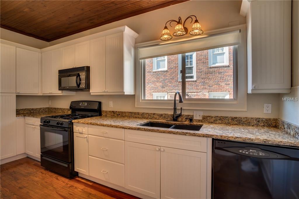 815 E CONCORD STREET, ORLANDO, Florida 32803, 2 Bedrooms Bedrooms, 6 Rooms Rooms,1 BathroomBathrooms,Residential,For sale,CONCORD,O5560717