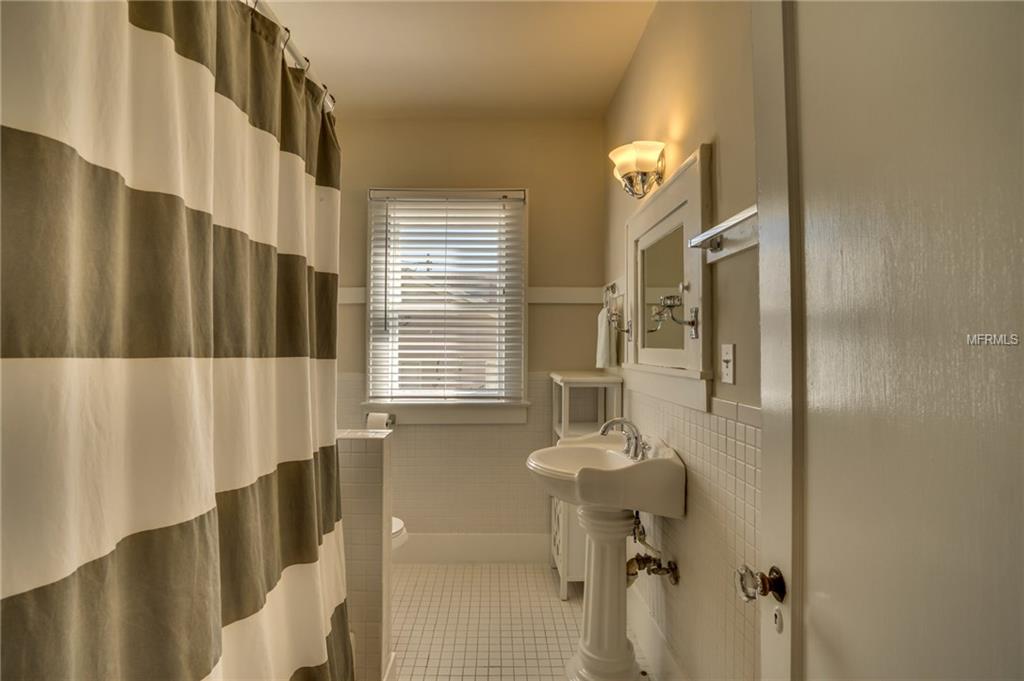 815 E CONCORD STREET, ORLANDO, Florida 32803, 2 Bedrooms Bedrooms, 6 Rooms Rooms,1 BathroomBathrooms,Residential,For sale,CONCORD,O5560717