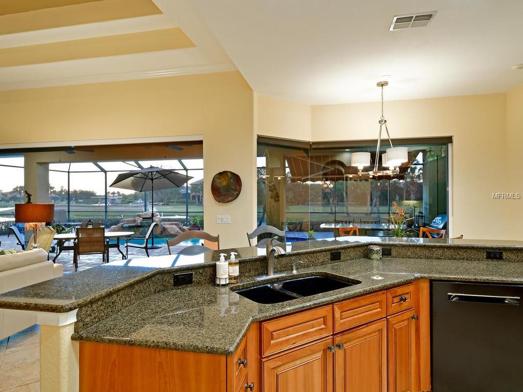 1012 RAINBOW COURT, BRADENTON, Florida 34212, 3 Bedrooms Bedrooms, 11 Rooms Rooms,3 BathroomsBathrooms,Residential,For sale,RAINBOW,A4203968