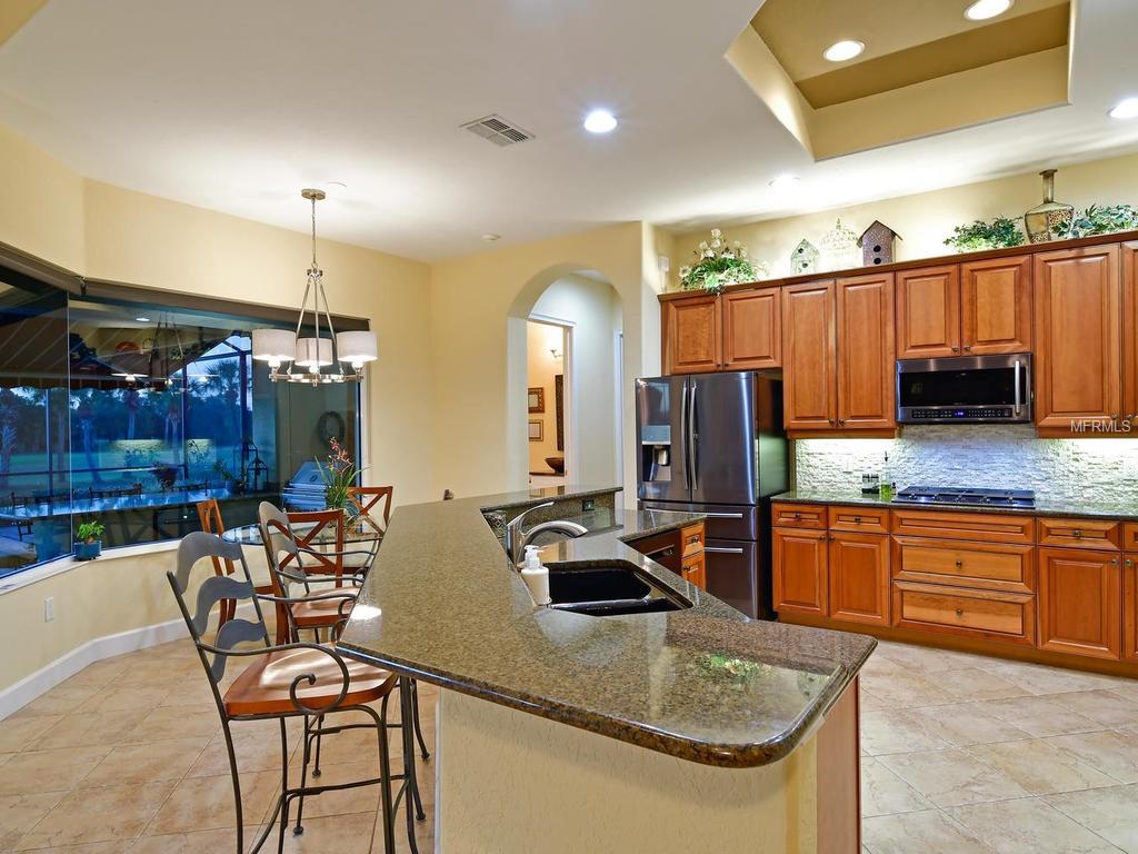 1012 RAINBOW COURT, BRADENTON, Florida 34212, 3 Bedrooms Bedrooms, 11 Rooms Rooms,3 BathroomsBathrooms,Residential,For sale,RAINBOW,A4203968