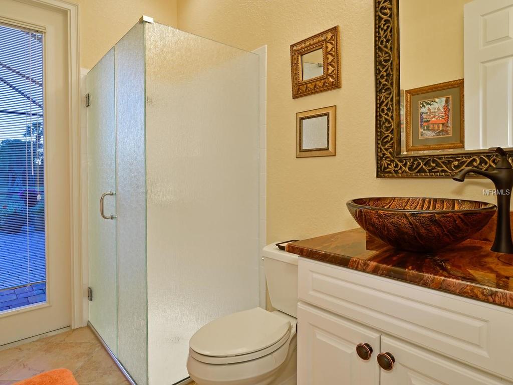 1012 RAINBOW COURT, BRADENTON, Florida 34212, 3 Bedrooms Bedrooms, 11 Rooms Rooms,3 BathroomsBathrooms,Residential,For sale,RAINBOW,A4203968