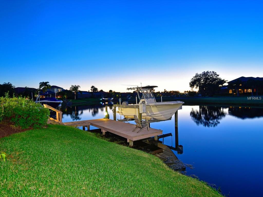 1012 RAINBOW COURT, BRADENTON, Florida 34212, 3 Bedrooms Bedrooms, 11 Rooms Rooms,3 BathroomsBathrooms,Residential,For sale,RAINBOW,A4203968