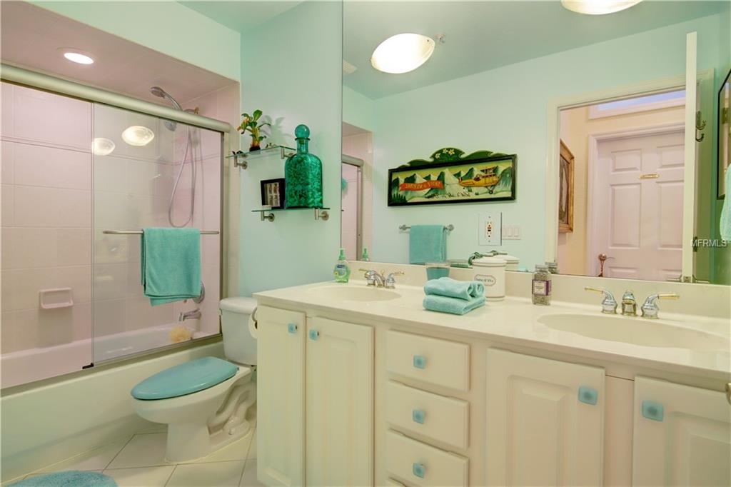 115 SHOALS CIRCLE, NORTH REDINGTON BEACH, Florida 33708, 3 Bedrooms Bedrooms, 6 Rooms Rooms,2 BathroomsBathrooms,Residential,For sale,SHOALS,U7844413