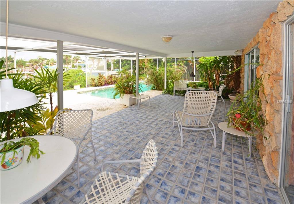 7905 11TH AVENUE S, ST PETERSBURG, Florida 33707, 4 Bedrooms Bedrooms, 7 Rooms Rooms,3 BathroomsBathrooms,Residential,For sale,11TH,U7831630