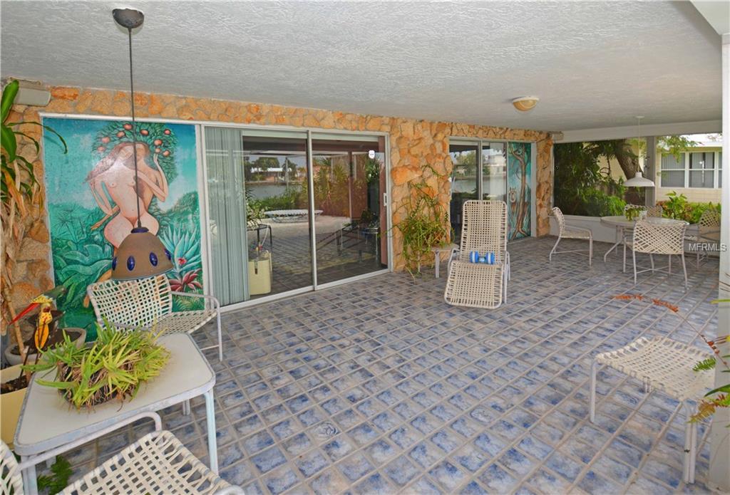 7905 11TH AVENUE S, ST PETERSBURG, Florida 33707, 4 Bedrooms Bedrooms, 7 Rooms Rooms,3 BathroomsBathrooms,Residential,For sale,11TH,U7831630