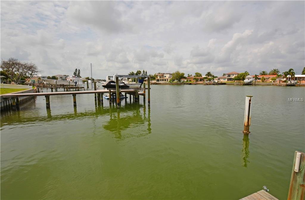 7905 11TH AVENUE S, ST PETERSBURG, Florida 33707, 4 Bedrooms Bedrooms, 7 Rooms Rooms,3 BathroomsBathrooms,Residential,For sale,11TH,U7831630