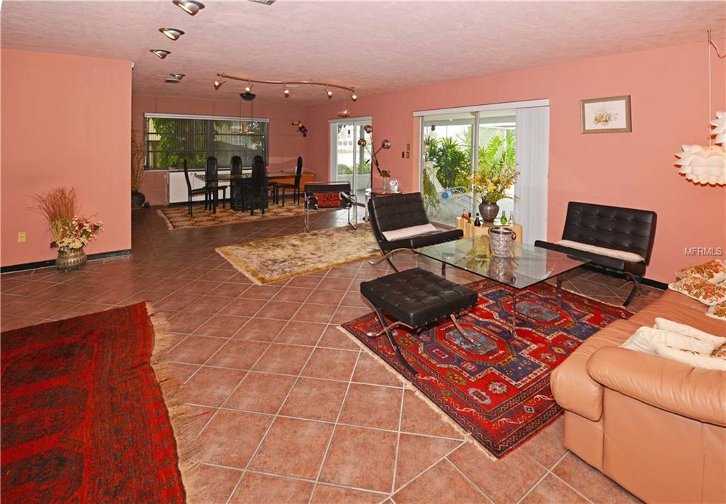 7905 11TH AVENUE S, ST PETERSBURG, Florida 33707, 4 Bedrooms Bedrooms, 7 Rooms Rooms,3 BathroomsBathrooms,Residential,For sale,11TH,U7831630